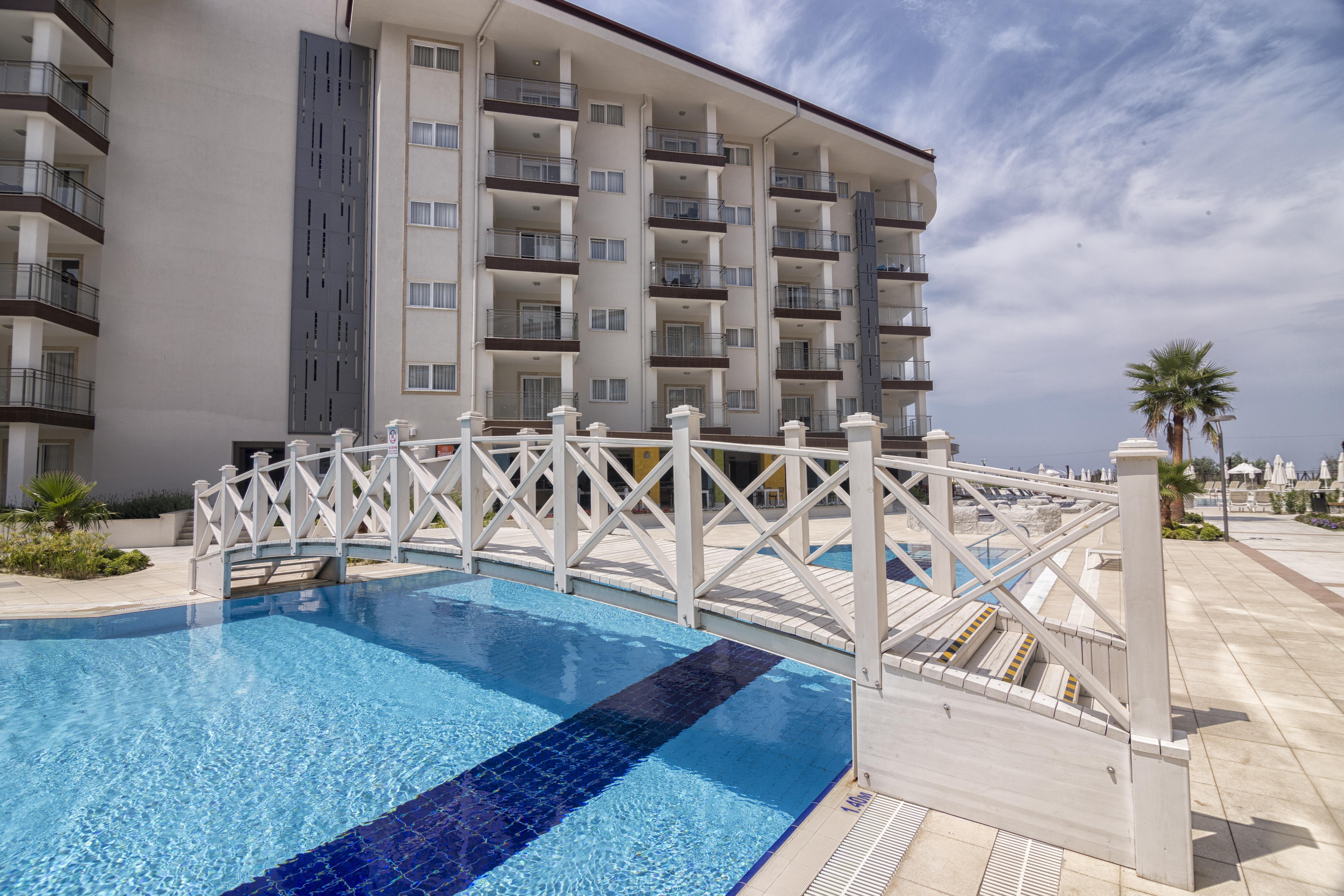 Ramada Hotel & Suites By Wyndham Kuşadası Ngoại thất bức ảnh