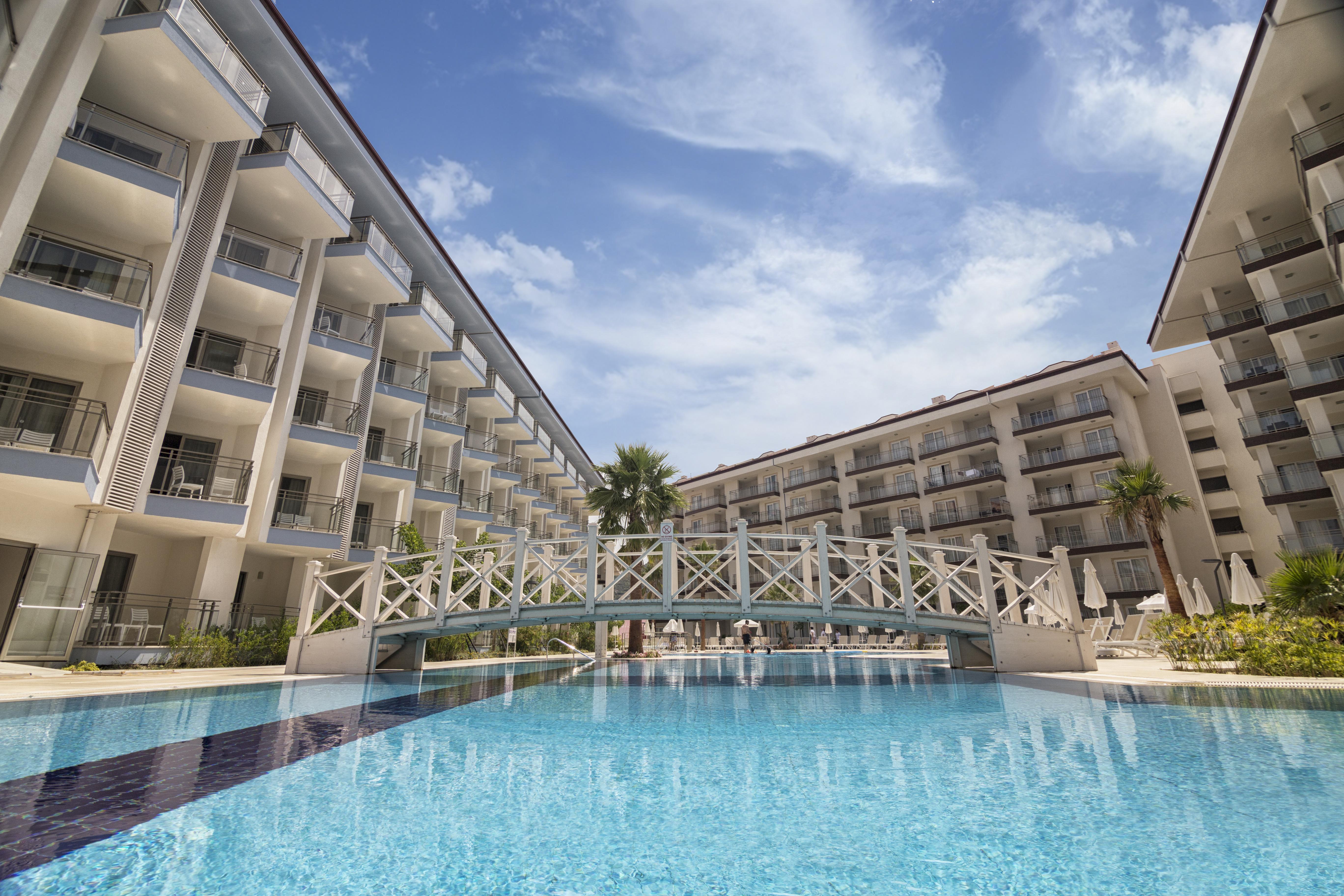 Ramada Hotel & Suites By Wyndham Kuşadası Ngoại thất bức ảnh