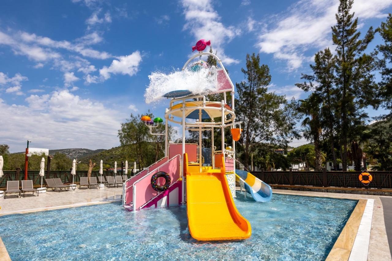 Ramada Hotel & Suites By Wyndham Kuşadası Ngoại thất bức ảnh