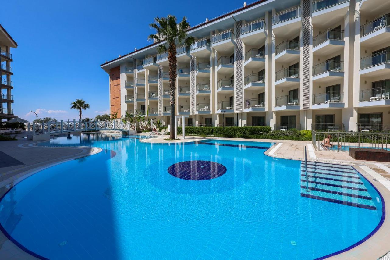 Ramada Hotel & Suites By Wyndham Kuşadası Ngoại thất bức ảnh