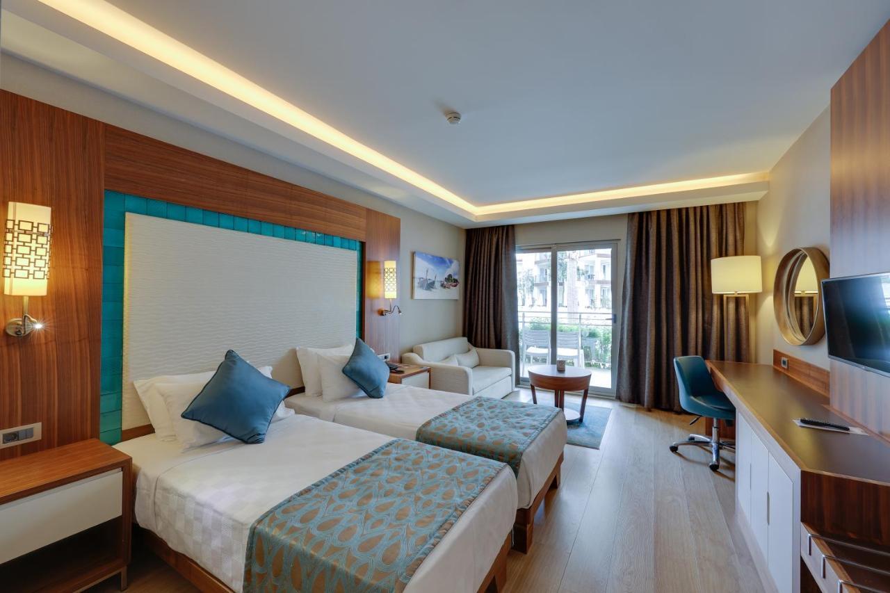 Ramada Hotel & Suites By Wyndham Kuşadası Ngoại thất bức ảnh