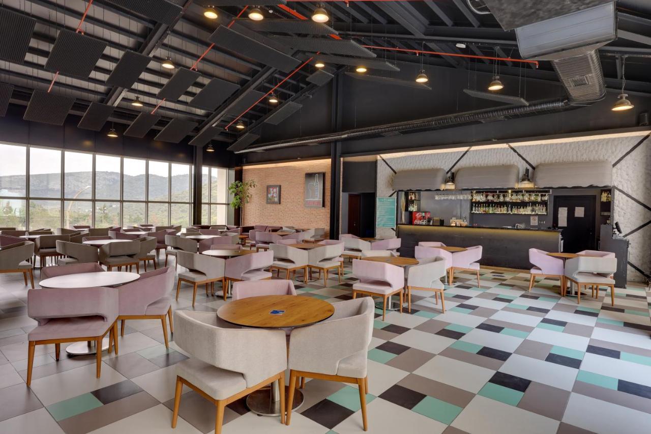 Ramada Hotel & Suites By Wyndham Kuşadası Ngoại thất bức ảnh