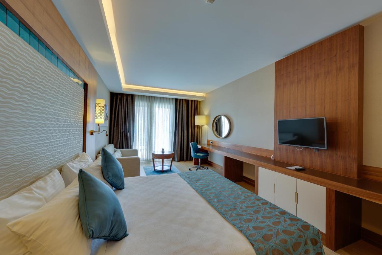 Ramada Hotel & Suites By Wyndham Kuşadası Ngoại thất bức ảnh