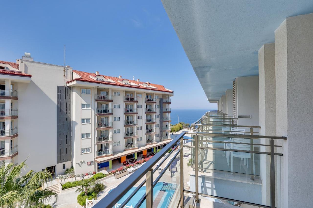 Ramada Hotel & Suites By Wyndham Kuşadası Ngoại thất bức ảnh