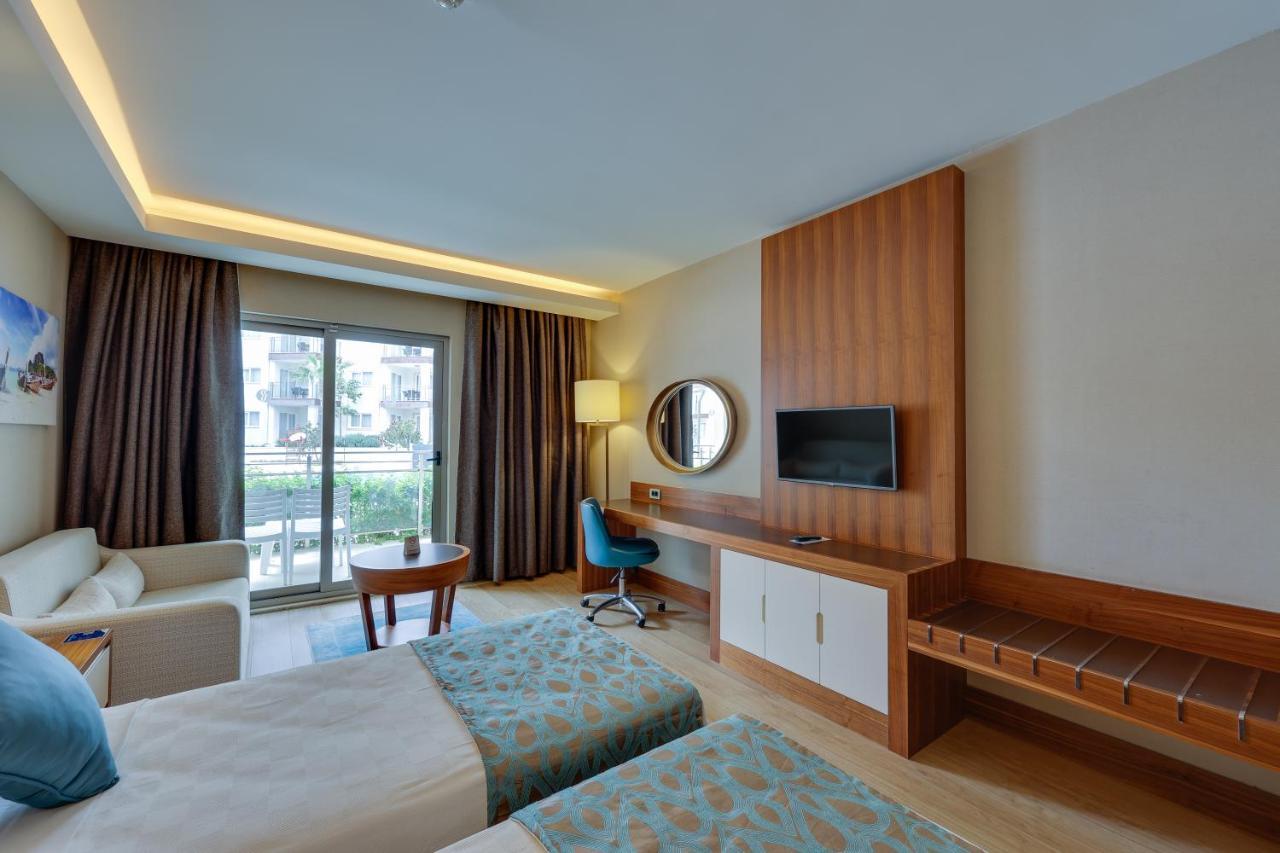 Ramada Hotel & Suites By Wyndham Kuşadası Ngoại thất bức ảnh