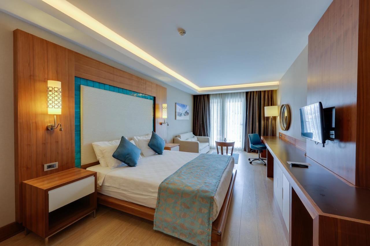Ramada Hotel & Suites By Wyndham Kuşadası Ngoại thất bức ảnh