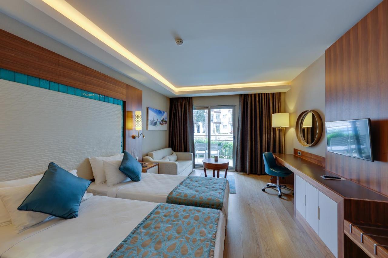 Ramada Hotel & Suites By Wyndham Kuşadası Ngoại thất bức ảnh