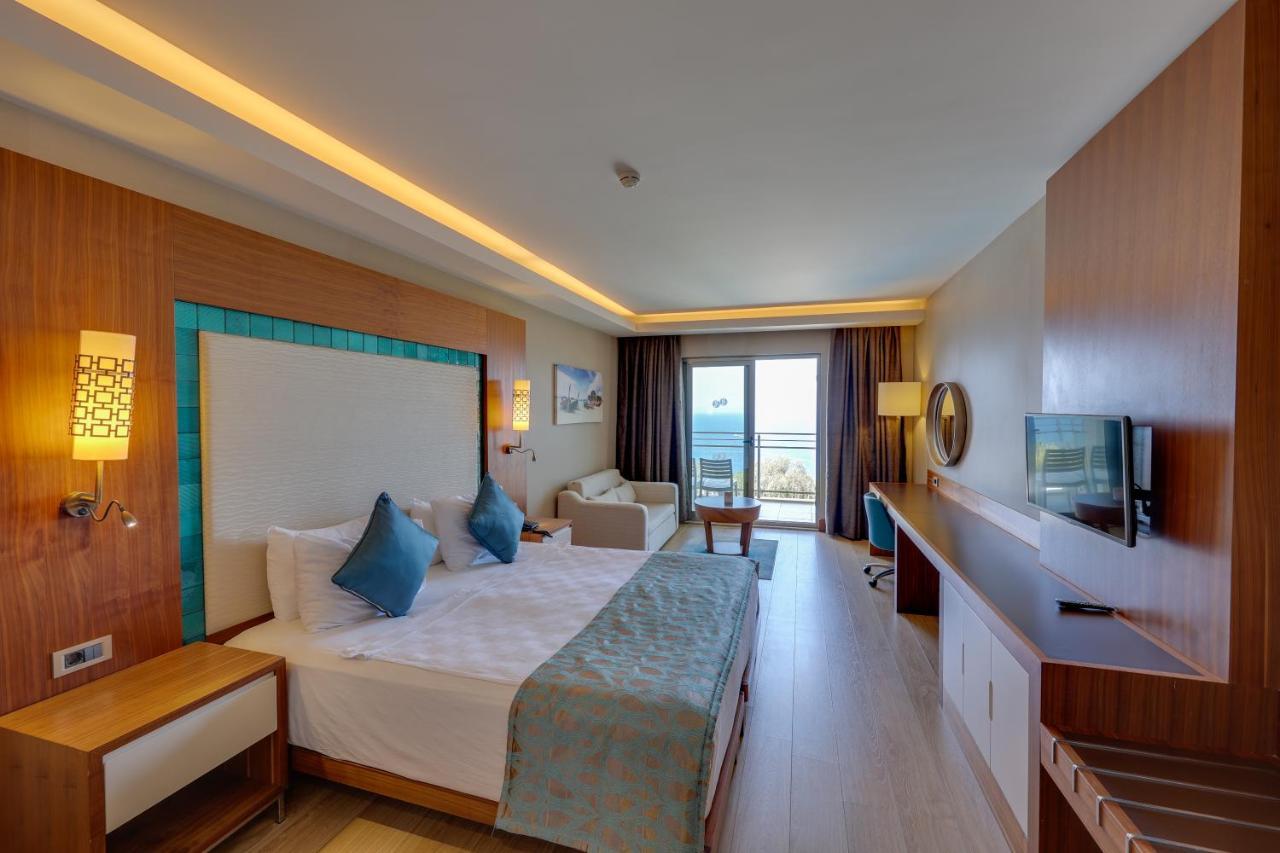 Ramada Hotel & Suites By Wyndham Kuşadası Ngoại thất bức ảnh