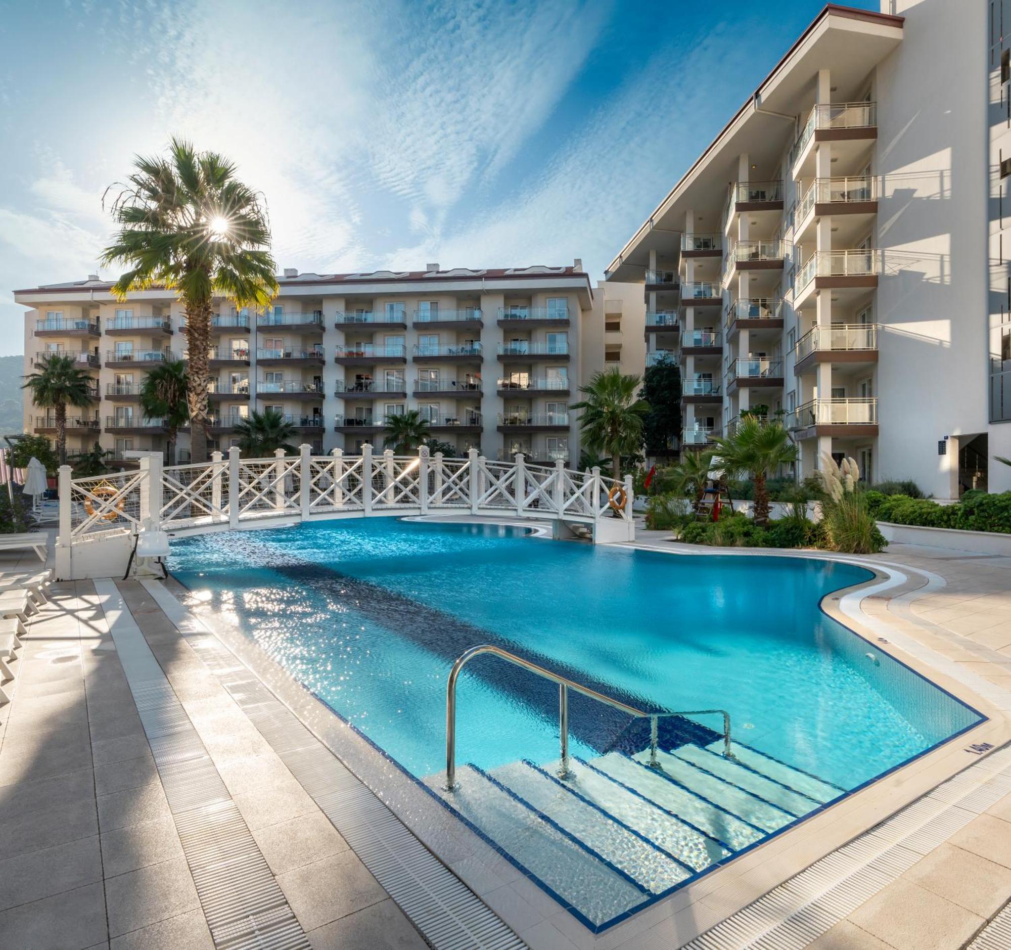 Ramada Hotel & Suites By Wyndham Kuşadası Ngoại thất bức ảnh