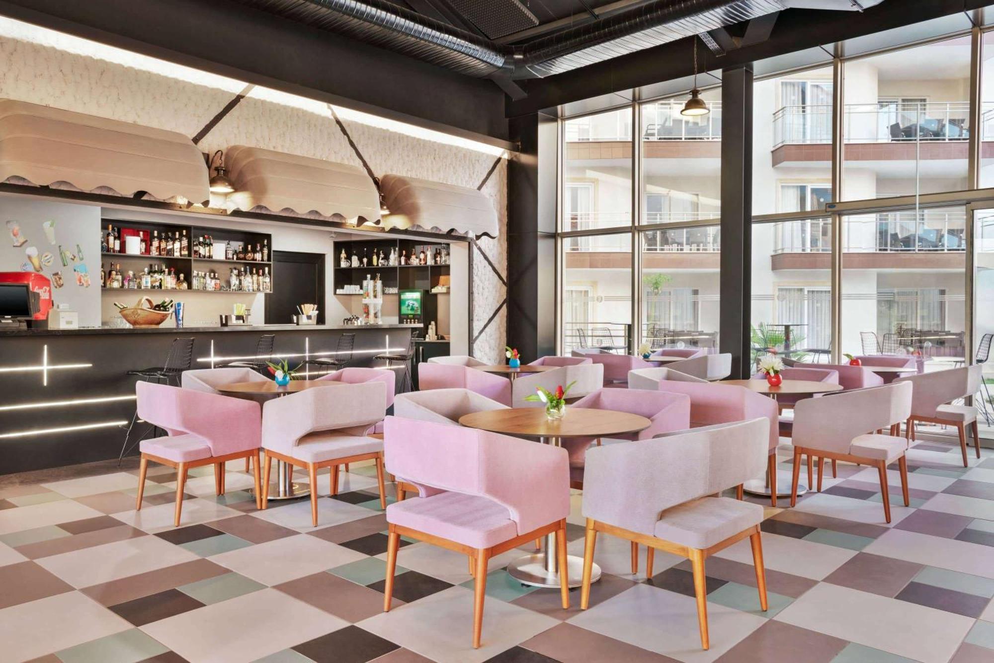 Ramada Hotel & Suites By Wyndham Kuşadası Ngoại thất bức ảnh